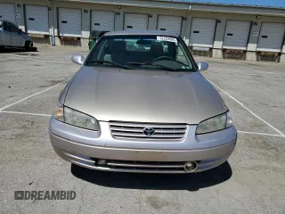 1999 Toyota Camry LE z VIN JT2BF22KXX0230830, wystawiony jako Copart lot #52253985 z przebiegiem 151 758 mil mil oraz Szkoda całkowita • Salvage title. Historia ofert i sprzedaży dostępna na DreamBid. Obrazek 5.