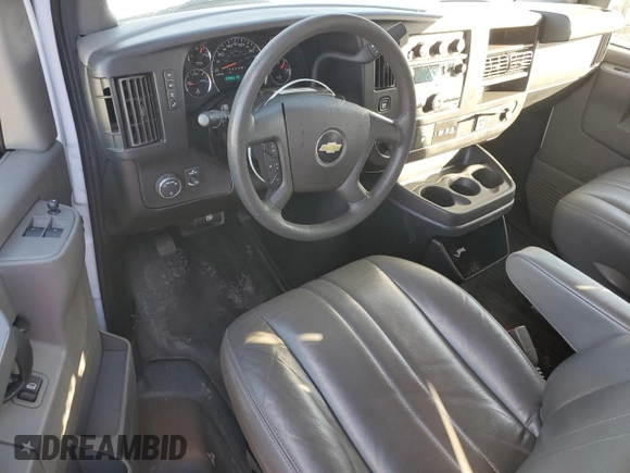 2022 Chevrolet Express Cargo z VIN 1GCWGAFPXN1218528, wystawiony jako Copart lot #46952485 z przebiegiem 129 866 mil mil oraz Czysty tytuł • Clean title. Historia ofert i sprzedaży dostępna na DreamBid. Obrazek 8.