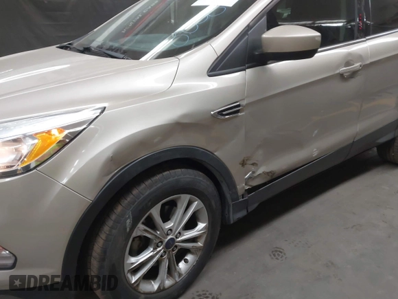 2017 Ford Escape SE z VIN 1FMCU0GD5HUD42585, wystawiony jako IAAI lot #41736097 z przebiegiem 72 501 mil mil oraz . Historia ofert i sprzedaży dostępna na DreamBid. Obrazek 6.