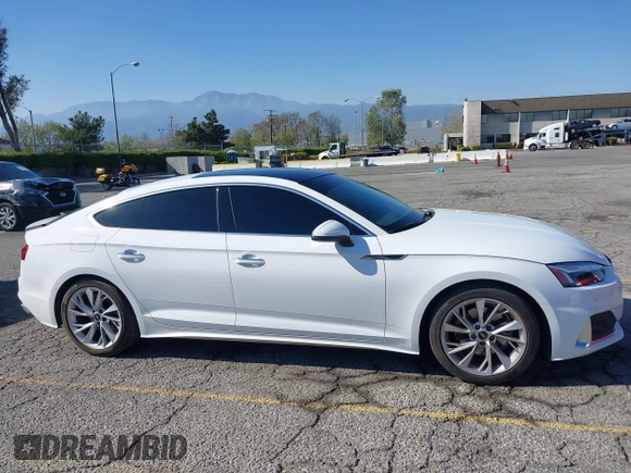 2023 Audi A5 Sportback Premium z VIN WAUABCF56PA039597, wystawiony jako IAAI lot #41979540 z przebiegiem 32 654 mil mil oraz . Historia ofert i sprzedaży dostępna na DreamBid. Obrazek 13.