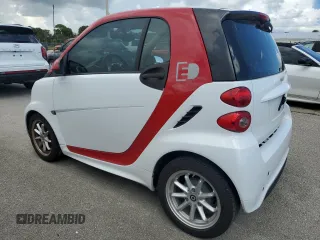 2014 Smart fortwo Passion z VIN WMEEJ9AA6EK782087, wystawiony jako Copart lot #73883554 z przebiegiem Nie podano mil oraz Nie do naprawy • Non repairable. Historia ofert i sprzedaży dostępna na DreamBid. Obrazek 2.