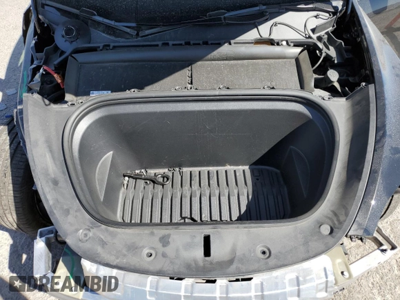 2024 Tesla Model Y Long Range z VIN 7SAYGAEE3RF089122, wystawiony jako Copart lot #52732035 z przebiegiem 15 486 mil mil oraz Szkoda całkowita • Salvage title. Historia ofert i sprzedaży dostępna na DreamBid. Obrazek 11.