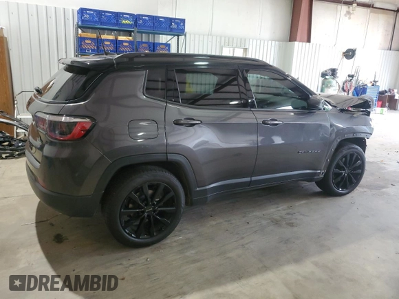 2020 Jeep Compass Latitude z VIN 3C4NJCBB6LT252619, wystawiony jako Copart lot #54860815 z przebiegiem Nie podano mil oraz Szkoda całkowita • Salvage title. Historia ofert i sprzedaży dostępna na DreamBid. Obrazek 3.