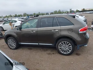 2011 Lincoln MKX z VIN 2LMDJ8JK2BBJ23510, wystawiony jako IAAI lot #42425759 z przebiegiem 138 844 mil mil oraz . Historia ofert i sprzedaży dostępna na DreamBid. Obrazek 14.