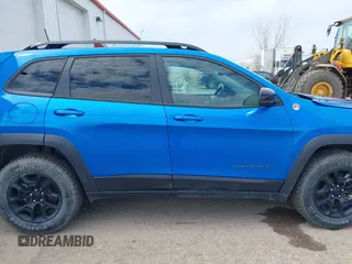 2022 Jeep Cherokee Trailhawk z VIN 1C4PJMBX4ND513488, wystawiony jako IAAI lot #42137114 z przebiegiem 12 306 mil mil oraz . Historia ofert i sprzedaży dostępna na DreamBid. Obrazek 13.
