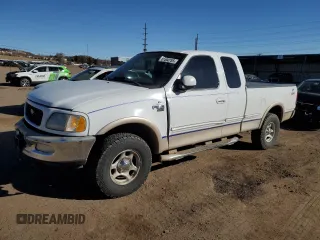 1998 Ford F-150 z VIN 1FTZX18W3WNA25682, wystawiony jako Copart lot #47494755 z przebiegiem 197 389 mil mil oraz Szkoda całkowita • Salvage title. Historia ofert i sprzedaży dostępna na DreamBid. Obrazek 1.