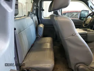 2015 Ford F-250 XLT z VIN 1FT7X2B67FEC38043, wystawiony jako Copart lot #57226765 z przebiegiem 196 064 mil mil oraz Szkody całkowita. Historia ofert i sprzedaży dostępna na DreamBid. Obrazek 10.
