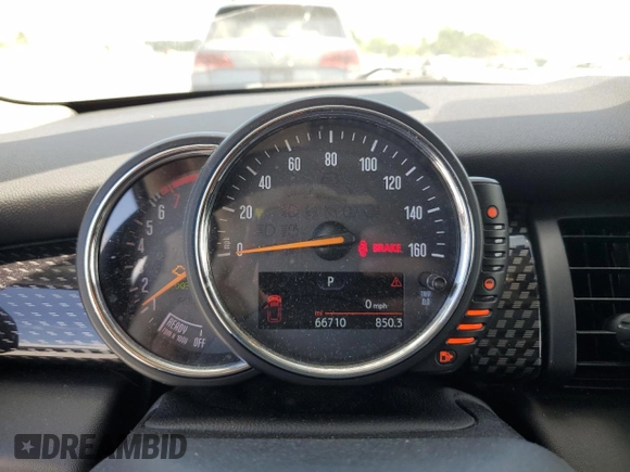 2015 MINI Hardtop S z VIN WMWXP7C57F2A42463, wystawiony jako Copart lot #56651155 z przebiegiem 66 710 mil mil oraz Szkoda całkowita • Salvage title. Historia ofert i sprzedaży dostępna na DreamBid. Obrazek 9.