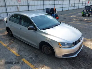 2011 Volkswagen Jetta S z VIN 3VW2K7AJ5BM307695, wystawiony jako IAAI lot #42868673 z przebiegiem 155 551 mil mil oraz . Historia ofert i sprzedaży dostępna na DreamBid. Obrazek 1.