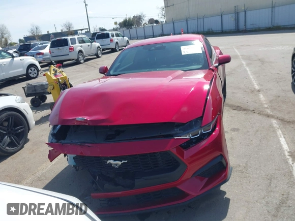 2024 Ford Mustang EcoBoost z VIN 1FA6P8TH2R5137890, wystawiony jako IAAI lot #41825638 z przebiegiem 6 144 mil mil oraz . Historia ofert i sprzedaży dostępna na DreamBid. Obrazek 13.