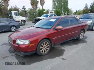2002 Volvo S80 with VIN YV1TS91D421273852, listed as a IAAI auction lot 42111058 with 1 mi miles. Bid and sale history available at carsss.com. Image 2.