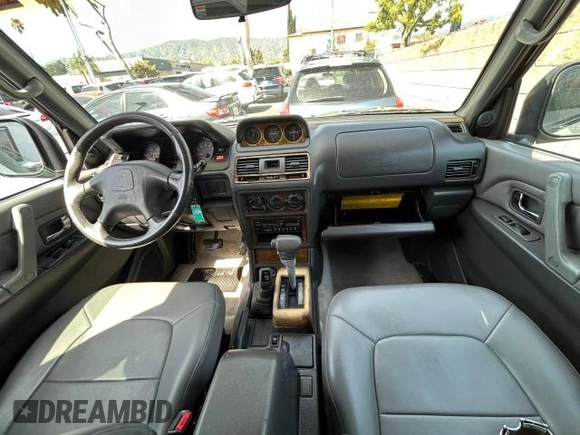 2000 Mitsubishi Montero z VIN JA4MR51R6YJ002305, wystawiony jako Copart lot #50263015 z przebiegiem 138 861 mil mil oraz Czysty tytuł • Clean title. Historia ofert i sprzedaży dostępna na DreamBid. Obrazek 9.