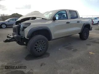 2024 Chevrolet Colorado 4WD Trail Boss z VIN 1GCPTEEK2R1256807, wystawiony jako Copart lot #47854475 z przebiegiem 6 592 mil mil oraz Szkoda całkowita • Salvage title. Historia ofert i sprzedaży dostępna na DreamBid. Obrazek 1.