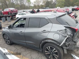2020 Nissan Kicks SV z VIN 3N1CP5CV9LL519118, wystawiony jako IAAI lot #41899493 z przebiegiem 105 857 mil mil oraz . Historia ofert i sprzedaży dostępna na DreamBid. Obrazek 14.