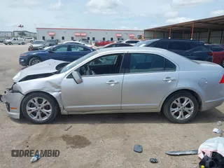 2012 Ford Fusion SE z VIN 3FAHP0HA8CR117122, wystawiony jako IAAI lot #42215141 z przebiegiem 158 703 mil mil oraz . Historia ofert i sprzedaży dostępna na DreamBid. Obrazek 14.