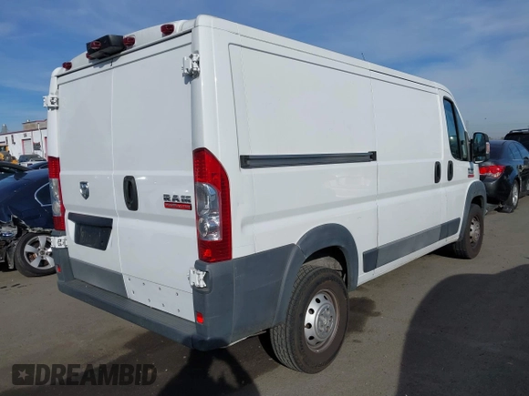 2016 Ram ProMaster Cargo z VIN 3C6TRVAG5GE134667, wystawiony jako IAAI lot #41411317 z przebiegiem 109 352 mil mil oraz . Historia ofert i sprzedaży dostępna na DreamBid. Obrazek 4.