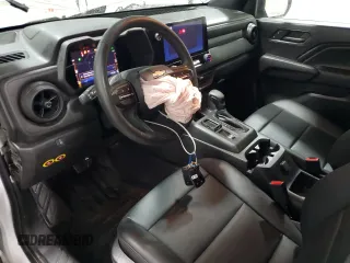 2023 Chevrolet Colorado 2WD Work Truck с VIN 1GCGSBEC5P1153517, выставлен на аукционе Copart как лот 57752845 с пробегом 17 838 миль миль и Чистый • Clean title. История ставок и продаж доступна на DreamBid. Изображение 8.