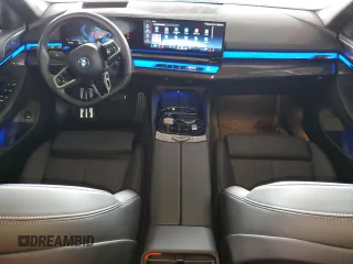 2024 BMW i5 eDrive40 z VIN WBY33FK01RCP20132, wystawiony jako Copart lot #64905364 z przebiegiem 10 638 mil mil oraz Szkody całkowita. Historia ofert i sprzedaży dostępna na DreamBid. Obrazek 8.