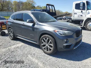 2018 BMW X1 sDrive28i z VIN WBXHU7C37J5H44758, wystawiony jako Copart lot #50888735 z przebiegiem 95 143 mil mil oraz Szkody całkowita. Historia ofert i sprzedaży dostępna na DreamBid. Obrazek 4.