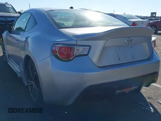 2013 Scion FR-S z VIN JF1ZNAA11D1716322, wystawiony jako IAAI lot #41321811 z przebiegiem 108 272 mil mil oraz . Historia ofert i sprzedaży dostępna na DreamBid. Obrazek 3.