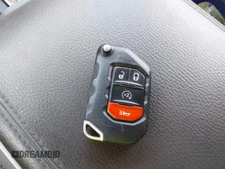 2021 Jeep Gladiator 80th Anniversary с VIN 1C6HJTAG4ML549497, выставлен на аукционе IAAI как лот 42128741 с пробегом Не указан миль и . История ставок и продаж доступна на DreamBid. Изображение 11.