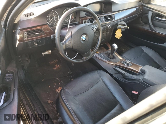 2011 BMW 3 Series 328i xDrive z VIN WBAPK5G5XBNN26498, wystawiony jako Copart lot #46902015 z przebiegiem Nie podano mil oraz Tytuł czysty. Historia ofert i sprzedaży dostępna na DreamBid. Obrazek 8.