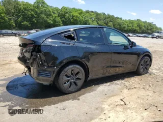 2024 Tesla Model Y z VIN 7SAYGDED2RA329802, wystawiony jako Copart lot #57748805 z przebiegiem 19 391 mil mil oraz Szkoda całkowita • Salvage title. Historia ofert i sprzedaży dostępna na DreamBid. Obrazek 3.