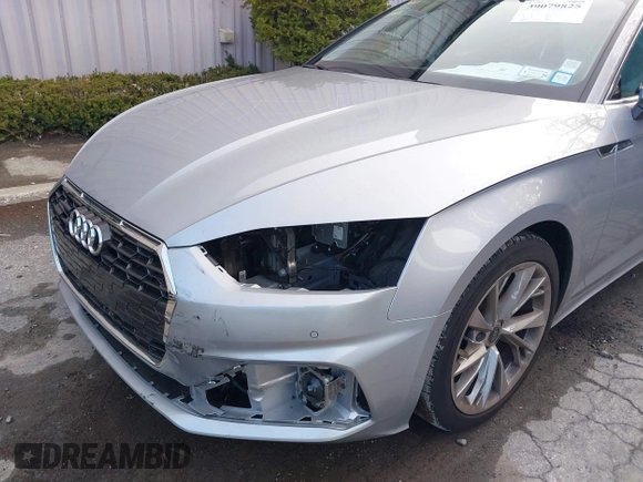 2024 Audi A5 Sportback Premium z VIN WAUABCF57RA023069, wystawiony jako IAAI lot #39079825 z przebiegiem 2 810 mil mil oraz . Historia ofert i sprzedaży dostępna na DreamBid. Obrazek 6.