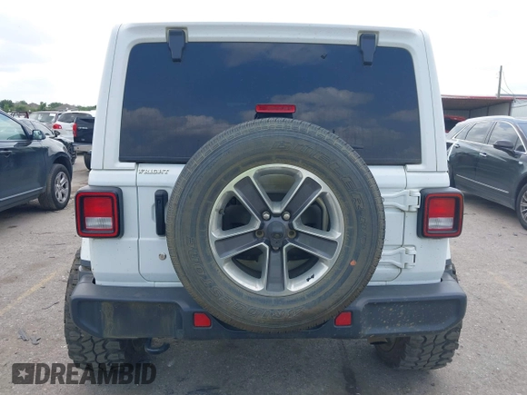 2020 Jeep Wrangler Unlimited Sahara High Altitude z VIN 1C4HJXEG2LW265227, wystawiony jako IAAI lot #42270274 z przebiegiem 77 534 mil mil oraz . Historia ofert i sprzedaży dostępna na DreamBid. Obrazek 17.