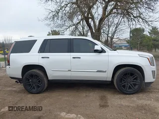 2017 Cadillac Escalade Platinum z VIN 1GYS4DKJ3HR232135, wystawiony jako IAAI lot #42107632 z przebiegiem 107 833 mil mil oraz . Historia ofert i sprzedaży dostępna na DreamBid. Obrazek 13.