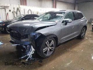 2018 Volvo XC60 Momentum with VIN LYV102RKXJB077791, listed as a Copart auction lot 44826895 with 113,151 mi miles and Clean Title. Bid and sale history available at carsss.com. Image 1.