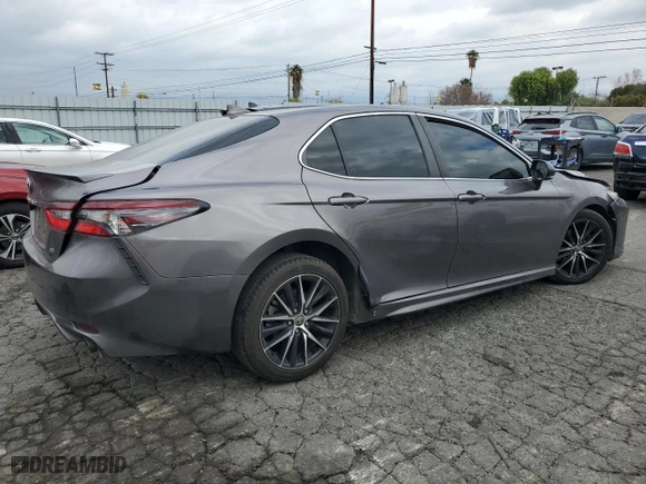 2022 Toyota Camry SE with VIN 4T1G11AK5NU017504, listed as a Copart auction lot 44954925 with 107,225 mi miles and Salvage Title. Bid and sale history available at carsss.com. Image 3.