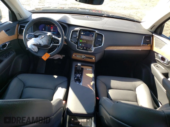 2025 Volvo XC90 Plus with VIN YV4062PE5S1303927, listed as a Copart auction lot 47423225 with 3,241 mi miles and Salvage Title. Bid and sale history available at DreamBid. Image 8.