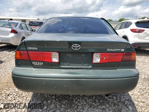 2000 Toyota Camry CE z VIN 4T1BG22K0YU708702, wystawiony jako Copart lot #56755285 z przebiegiem 318 734 mil mil oraz Szkoda całkowita • Salvage title. Historia ofert i sprzedaży dostępna na DreamBid. Obrazek 6.