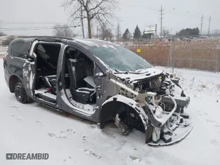2018 Chrysler Pacifica Limited with VIN 2C4RC1GG8JR351124, listed as a IAAI auction lot 41398544 with 0 mi miles. Bid and sale history available at carsss.com. Image 1.