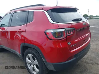 2018 Jeep Compass Latitude with VIN 3C4NJDBB9JT160925, listed as a IAAI auction lot 42301928 with 327,387 mi miles and . Bid and sale history available at DreamBid. Image 3.