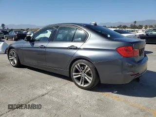 2013 BMW 3 Series 335i z VIN WBA3A9C5XDF477203, wystawiony jako Copart lot #61187955 z przebiegiem 122 646 mil mil oraz Czysty tytuł • Clean title. Historia ofert i sprzedaży dostępna na DreamBid. Obrazek 2.