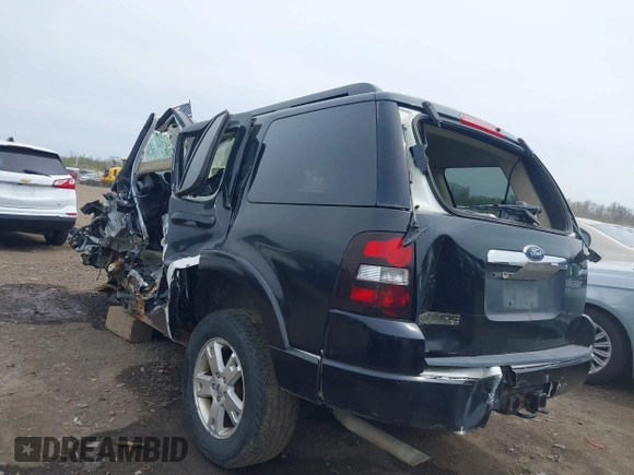 2010 Ford Explorer XLT z VIN 1FMEU7DE5AUA11056, wystawiony jako IAAI lot #39236100 z przebiegiem 212 579 mil mil oraz . Historia ofert i sprzedaży dostępna na DreamBid. Obrazek 3.