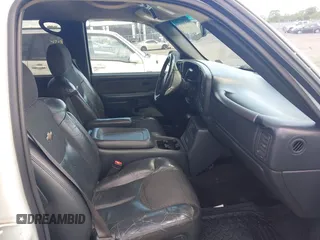 2002 Chevrolet Avalanche with VIN 3GNEC13T92G265370, listed as a IAAI auction lot 42197376 with Not Provided miles and . Bid and sale history available at DreamBid. Image 5.