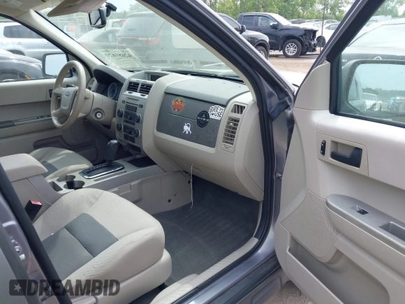 2008 Ford Escape XLT с VIN 1FMCU931X8KB99581, выставлен на аукционе IAAI как лот 42681620 с пробегом 117 607 миль миль и . История ставок и продаж доступна на DreamBid. Изображение 5.
