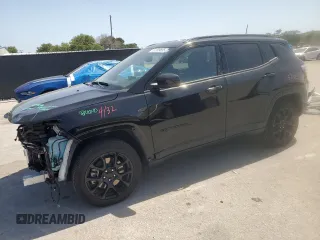 2023 Jeep Compass Latitude z VIN 3C4NJDBN4PT545862, wystawiony jako Copart lot #57209695 z przebiegiem 11 138 mil mil oraz Szkoda całkowita • Salvage title. Historia ofert i sprzedaży dostępna na DreamBid. Obrazek 1.