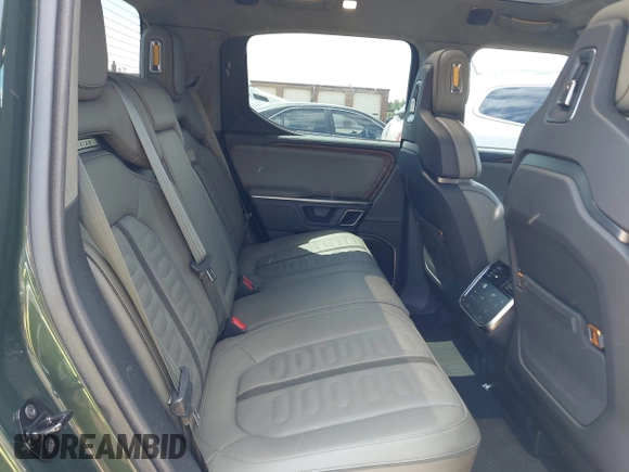 2023 Rivian R1T Adventure z VIN 7FCTGAAAXPN019894, wystawiony jako IAAI lot #42168226 z przebiegiem 23 380 mil mil oraz . Historia ofert i sprzedaży dostępna na DreamBid. Obrazek 8.