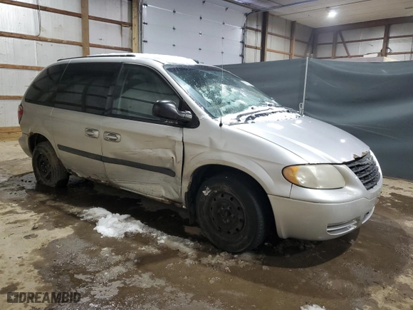 2005 Chrysler Town & Country with VIN 1C4GP45R35B430982, listed as a Copart auction lot 88892695 with 220,136 mi miles and Salvage Title. Bid and sale history available at carsss.com. Image 4.