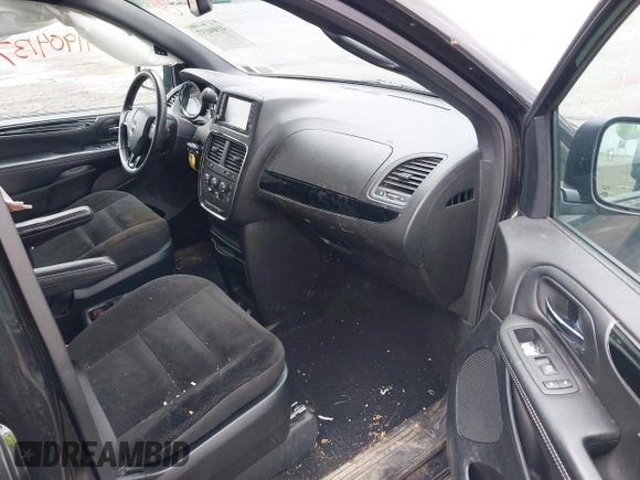 2019 Dodge Grand Caravan SE with VIN 2C4RDGBG8KR524598, listed as a IAAI auction lot 41904137 with 108,308 mi miles and . Bid and sale history available at DreamBid. Image 5.
