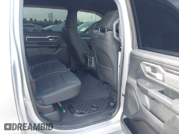 2019 Ram 1500 Big Horn z VIN 1C6RREFT0KN785936, wystawiony jako IAAI lot #41724260 z przebiegiem 71 247 mil mil oraz . Historia ofert i sprzedaży dostępna na DreamBid. Obrazek 8.