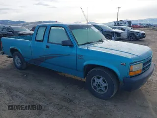 1995 Dodge Dakota with VIN 1B7GL23X3SW916018, listed as a IAAI auction lot 41722690 with 128,385 mi miles. Bid and sale history available at carsss.com. Image 1.