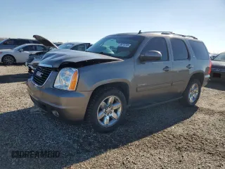 2012 GMC Yukon SLT z VIN 1GKS1CE0XCR139265, wystawiony jako Copart lot #89218795 z przebiegiem 134 922 mil mil oraz Czysty tytuł • Clean title. Historia ofert i sprzedaży dostępna na DreamBid. Obrazek 1.