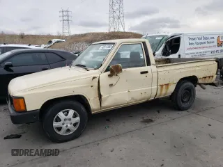 1985 Toyota Pickup z VIN JT4RN50R2F0100808, wystawiony jako Copart lot #43911365 z przebiegiem 418 844 mil mil oraz Czysty tytuł • Clean title. Historia ofert i sprzedaży dostępna na DreamBid. Obrazek 1.