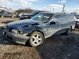 1999 Volvo V70 XC with VIN YV1LZ56D5X2583975, listed as a Copart auction lot 42811625 with 236,483 mi miles and Salvage Title. Bid and sale history available at carsss.com. Image 1.