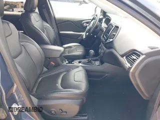 2019 Jeep Cherokee Limited z VIN 1C4PJLDB9KD454574, wystawiony jako IAAI lot #42559910 z przebiegiem 52 345 mil mil oraz . Historia ofert i sprzedaży dostępna na DreamBid. Obrazek 5.